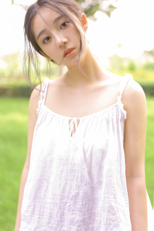 男女一边摸一边亲